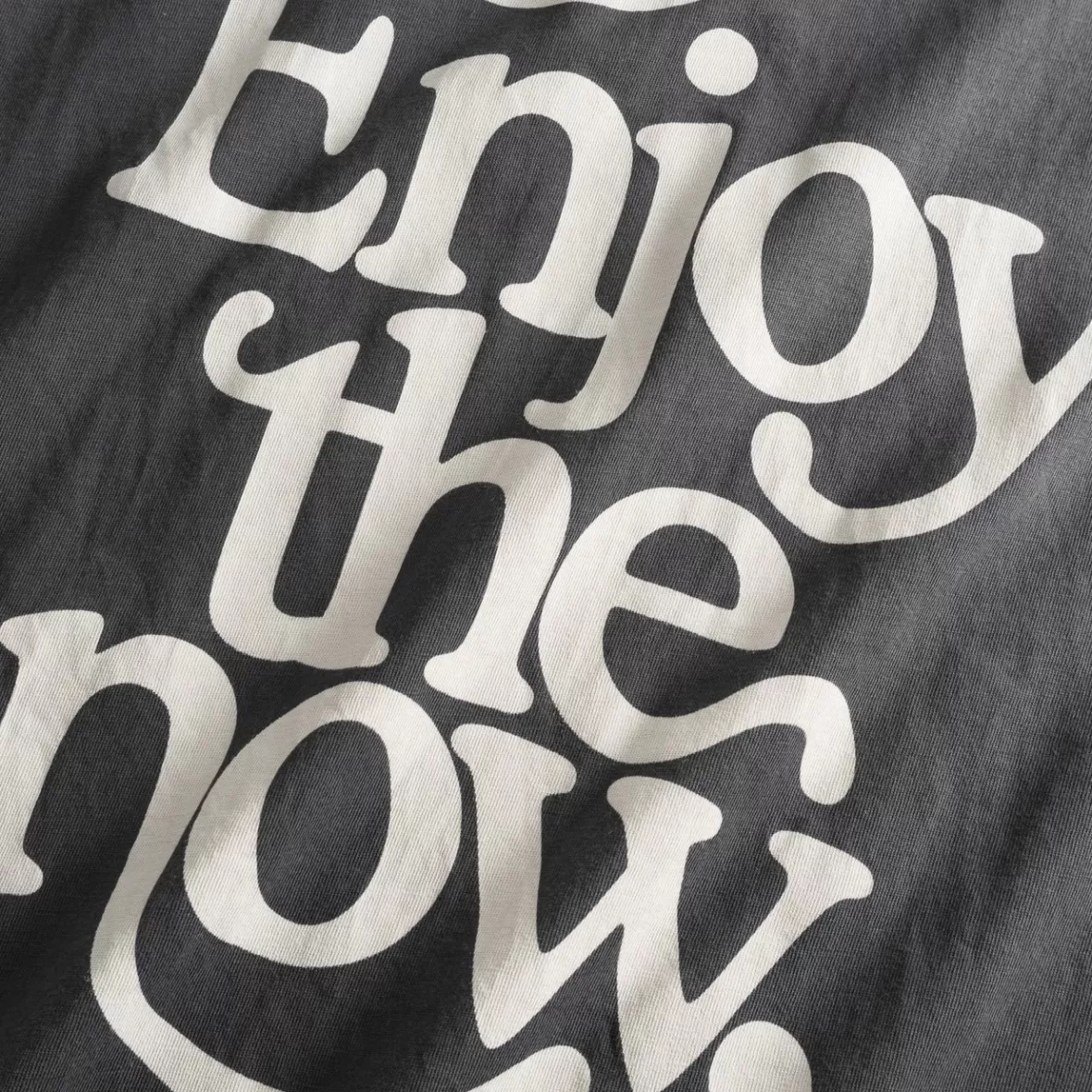 T-Shirts | DEDICATED T-shirt Vadstena Enjoy The Now Charcoal